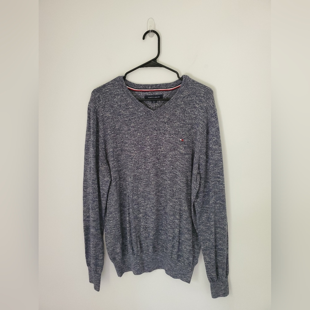Men’s L Tommy Hilfiger V-neck long sleeve sweater